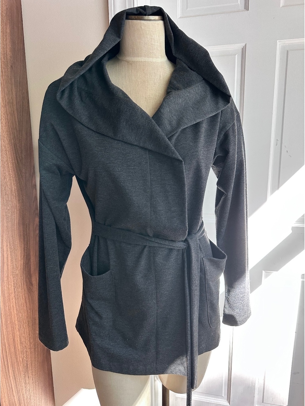 Jones New York Belted Dark Gray Pocketed Cardigan / Lounge Wear Size S